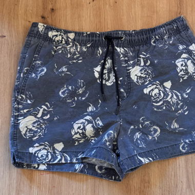 Grey Summer Shorts with Rose Pattern – Vintage Look