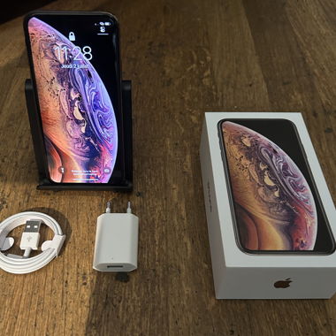 iPhone XS, 256GB, Rosegold, Battery at 85%. 
