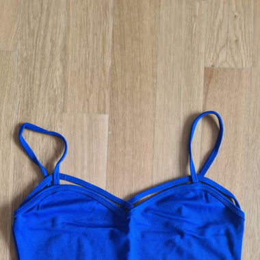 Blaues Top
