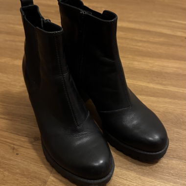Schwarze Stiefeletten mit Vagabond Blockabsatz 