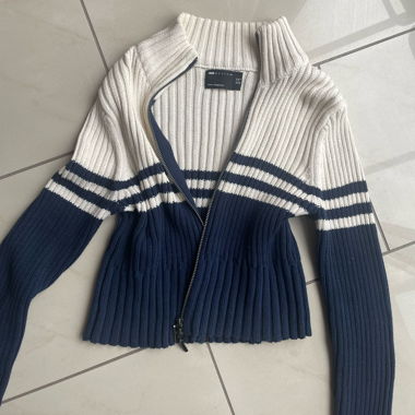 Pull tricoté bleu crème décontracté
