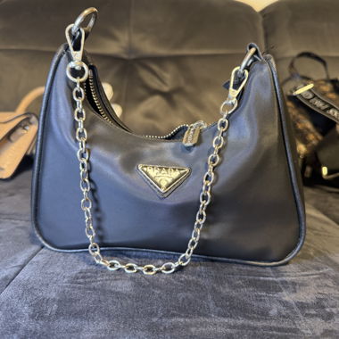 Borsa a Tracolla Nera con Catena