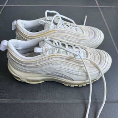 Baskets Nike blanches