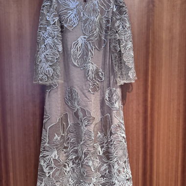 Abito midi in pizzo floreale
