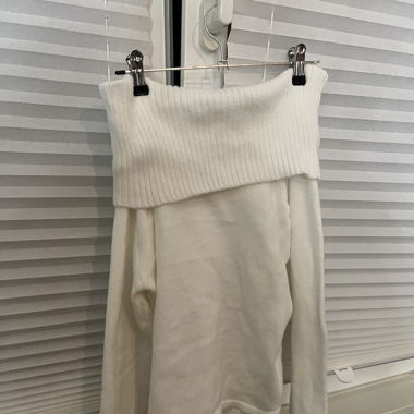Off shoulder Sweater