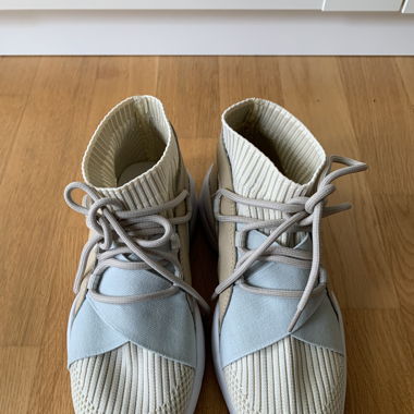 Sneaker mit Lederdetails und Gummiband