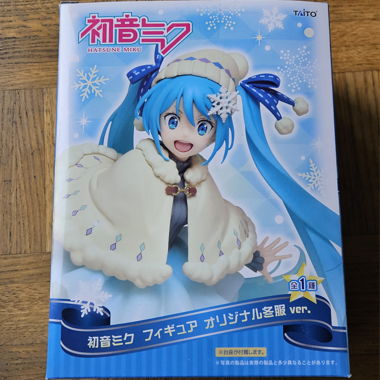 Hatsune Miku Winter Figure