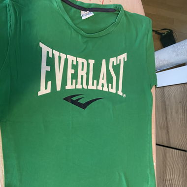 T-Shirt für 12-jährige Kinder.