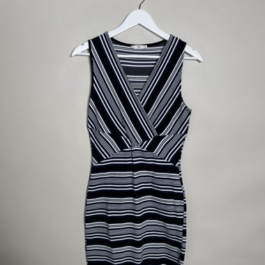 Robe sans manches à rayures
