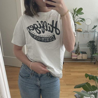 White Hilfiger vintage tee