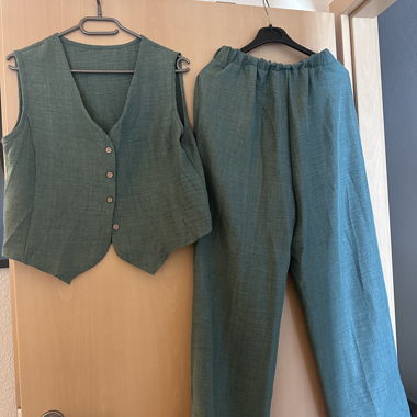 Ensemble gilet et pantalon vert