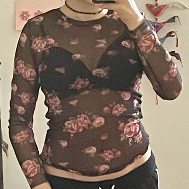 Top trasparente con rose
