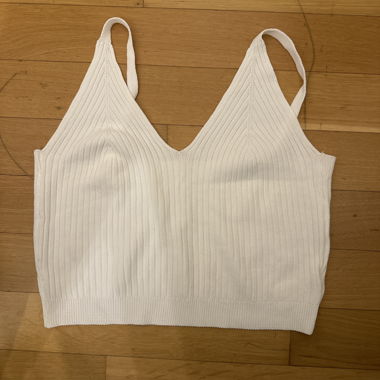 Top corto bianco con bretelle