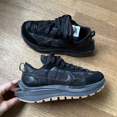 nike sacai vaporwaffle