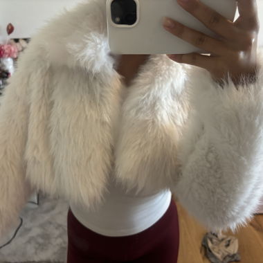 Veste en fausse fourrure blanche