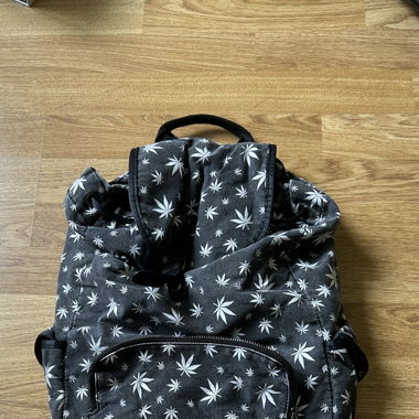 Tasche mit Blatt Aufdruck