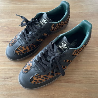 adidas Sneaker mit Leopardenmuster Grösse EU 44