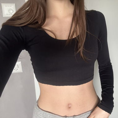 Pull crop top