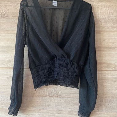 Flüssige schwarze Bluse