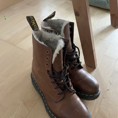 Dr. Martens Serena 37