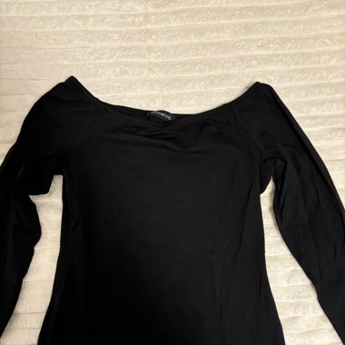 Langärmliges Shirt mit Schulter-Dekolleté