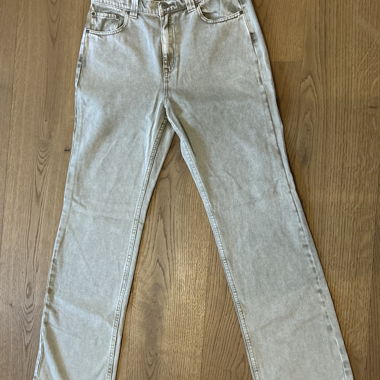 Jeans beiges à taille mi-haute
