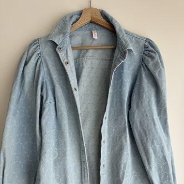 Jeansjacke mit Pufferarmen