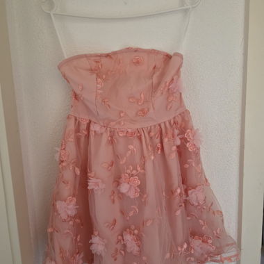 Abito rosa senza spalline