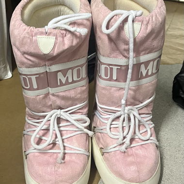 Moon Boots