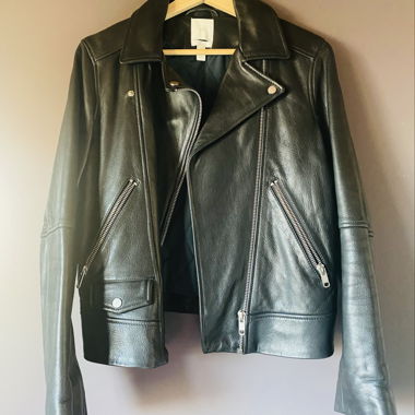 Schwarze Bikerjacke aus Leder