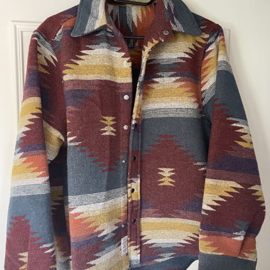 farbige Übergangsjacke