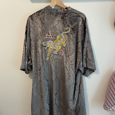 Gypsy Heart Kimono - Embroidered Tiger