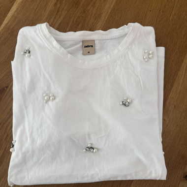 T-shirt blanc avec perles
