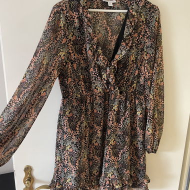 Geblümtes Kleid mit Volants (Topshop)
