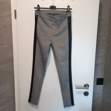 Pantalone da mezza stagione con banda nera ai lati