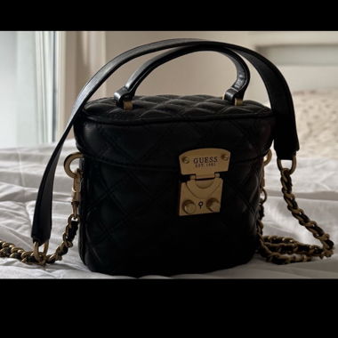 Sac à main et bandoulière Guess noir
