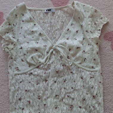Top in pizzo con motivo floreale