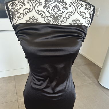 Abito in raso nero