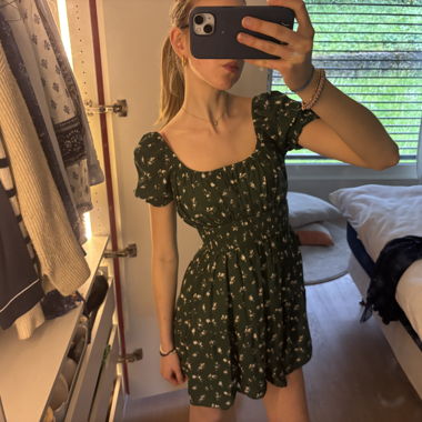 Green floral puff sleeve dress