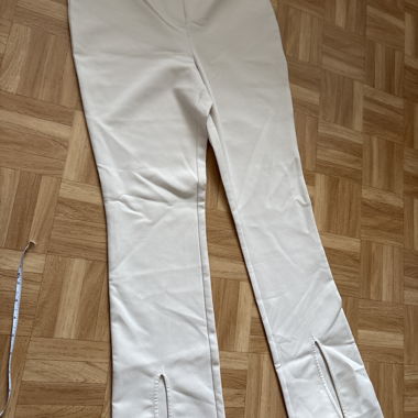 Oh Polly Cremefarbene Hose mit Schlitzsaum
