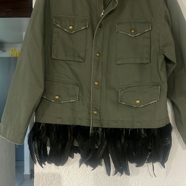 Giacca militare kaki con piume Zara