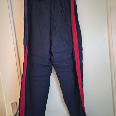 Pantaloni leggeri blu navy con bande rosse