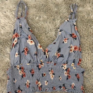 Top floreale azzurro chiaro
