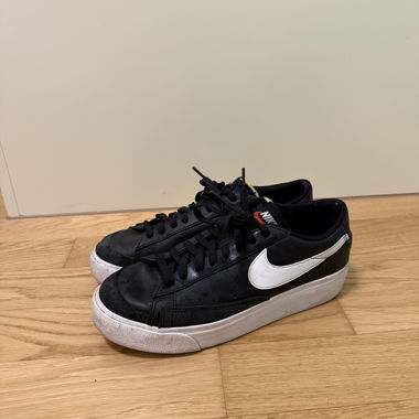 Nike black sneakers