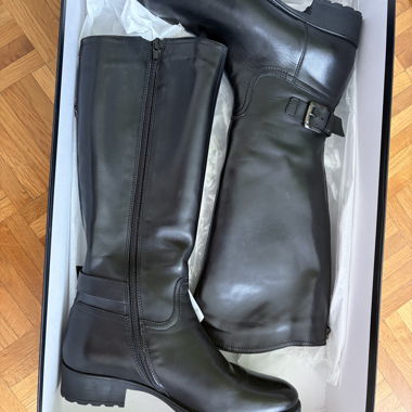 For sale: a pair of women's boots