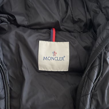 Moncler Daunenjacke mit Kapuze
