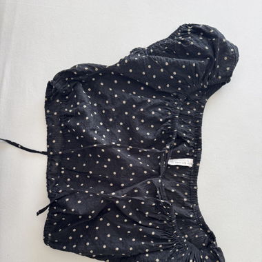 Top corto nero a pois