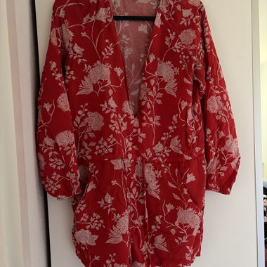 Combinaison rouge à fleurs