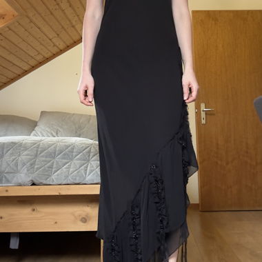 Asymmetrisches schwarzes Y2K-Langkleid T. M