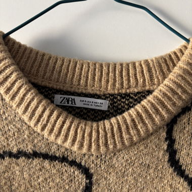 Maglione beige ZARA con motivo nero
